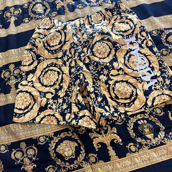 Versace shorts size 12 - Picture 1 of 4